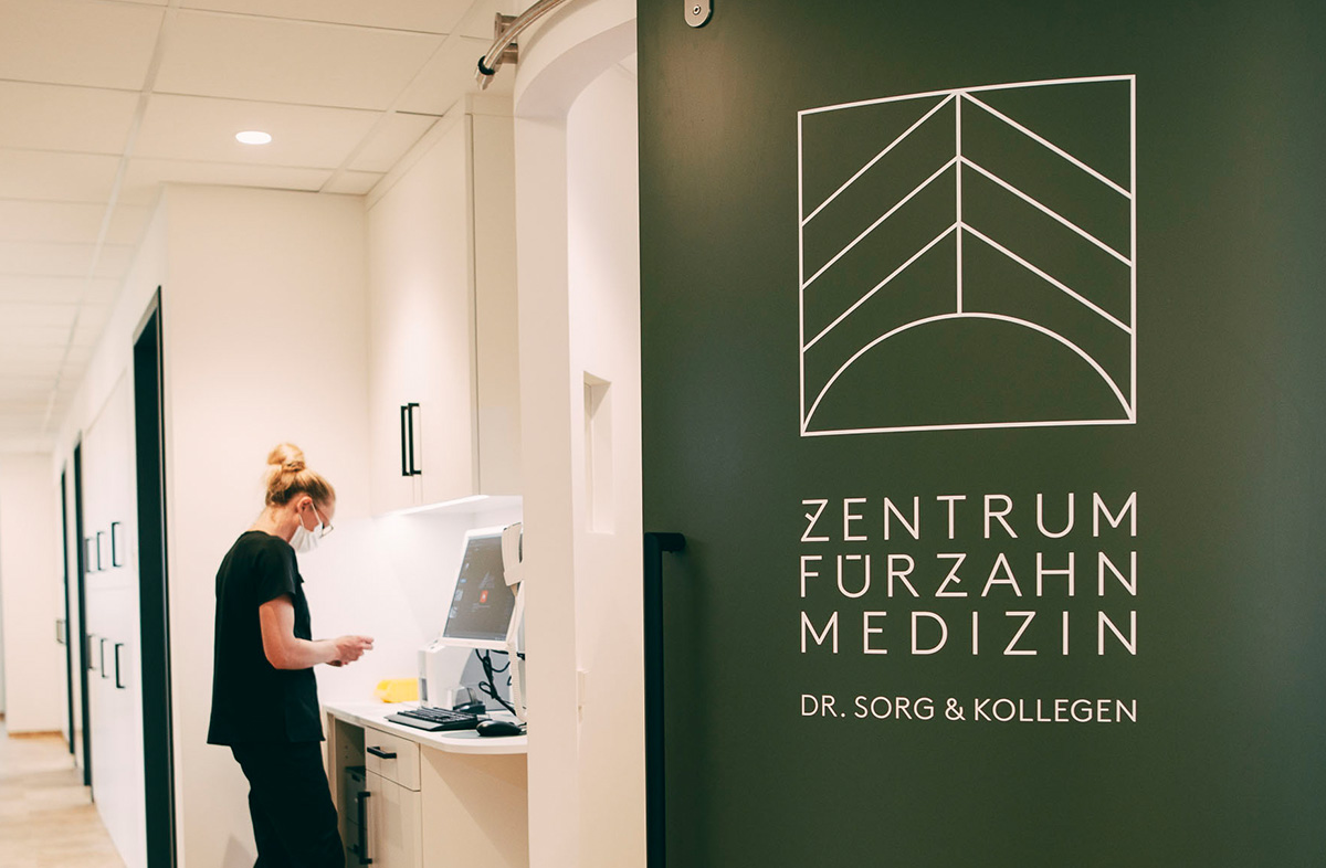 Der EIngangsbereich im Zentrum für Zahnmedizin Dr. Sorg & Kollegen hier gibt es News